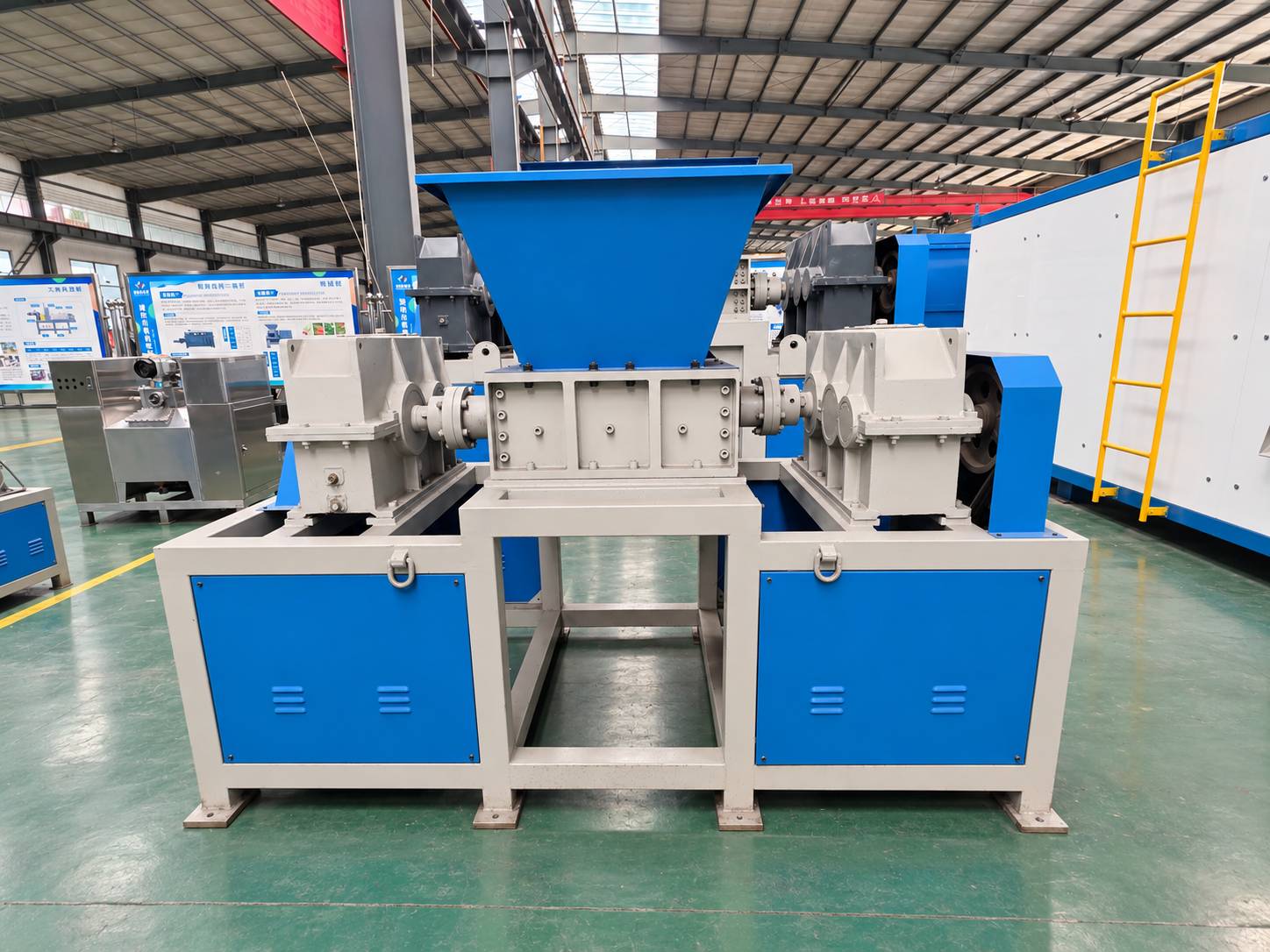 CTSS-800 double shaft shredder machine in our factory workshop